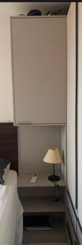Estante com porta