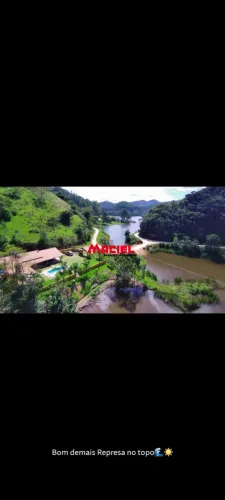 Linda chacara a beira da represa para quem procura um local para descanso ou moradia