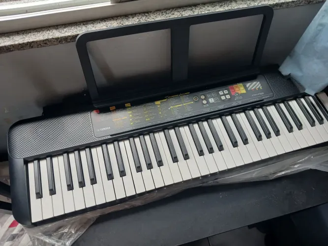 Yamaha PSR-F52