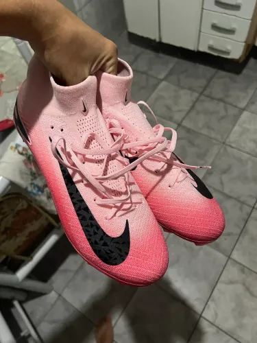 Chuteira Nike mercurial cano alto