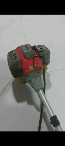 Vende-se esta roçadeira.