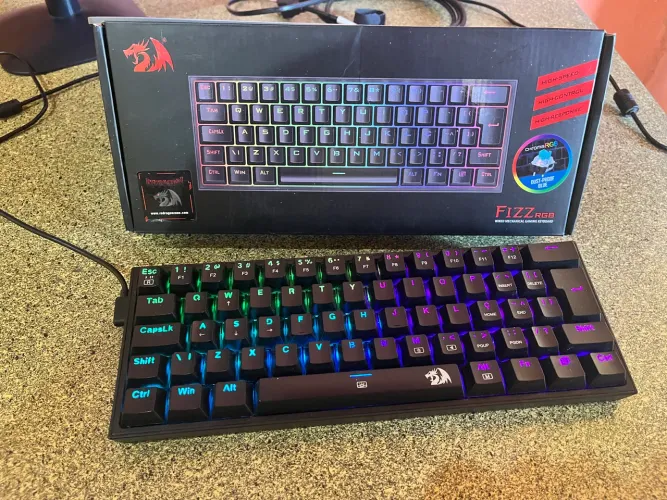 Teclado gamer mecânico Redragon