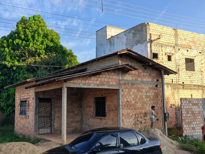 Vende-se casa no bairro operário