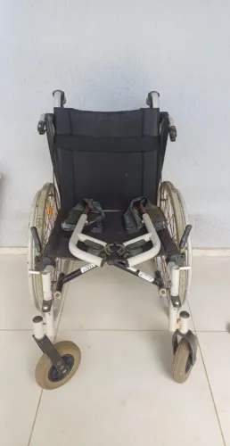 Cadeira de rodas modelo Alemã
