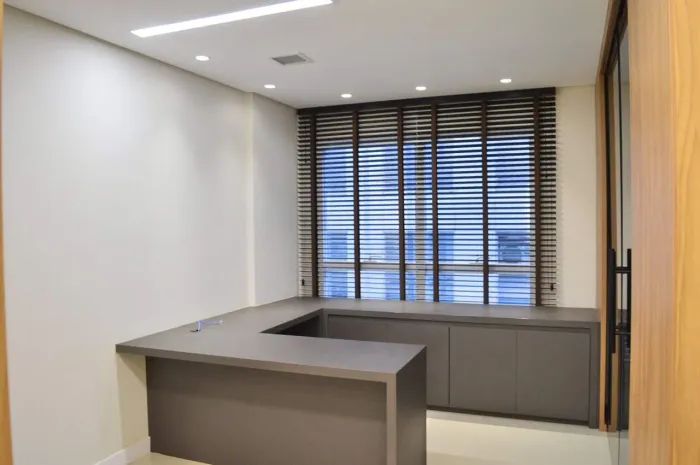 Sala Comercial Alto padrão Mobiliada, 2 Vagas e Portaria 24h