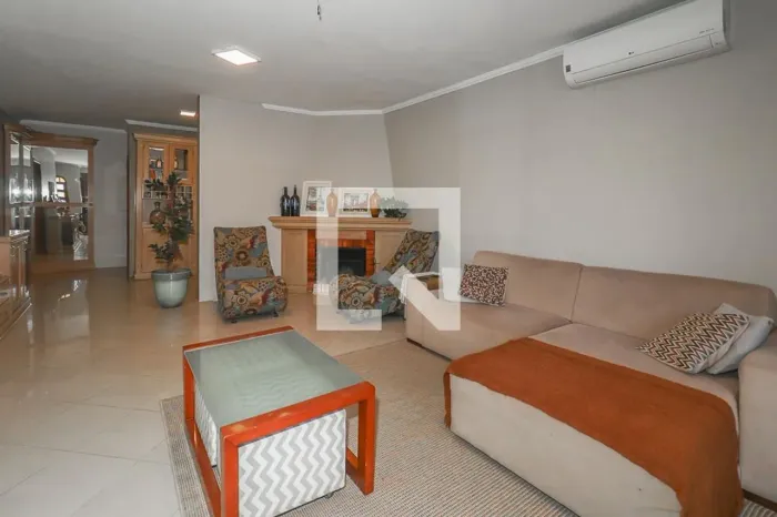 Casa à Venda - Sarandi II, 4 Quartos, 300 m2
