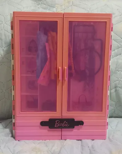 Guarda roupa da Barbie