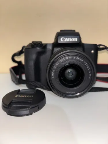 Canon EOS M50 + Lentes 15-45mm e 75-300mm + Adaptador Viltrox p/ Lentes DSLR + 2x Baterias