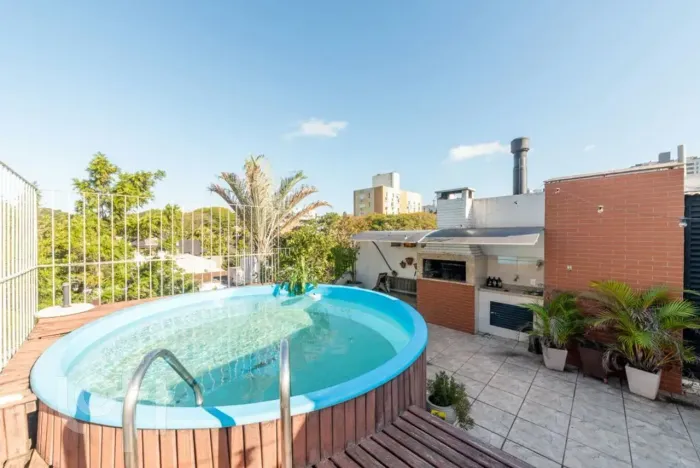 Gemini said Cobertura de 245m² em Bairro Nobre com 4 Dormitórios, Piscina, 2 Vagas