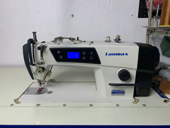 Máquina de costura reta industrial