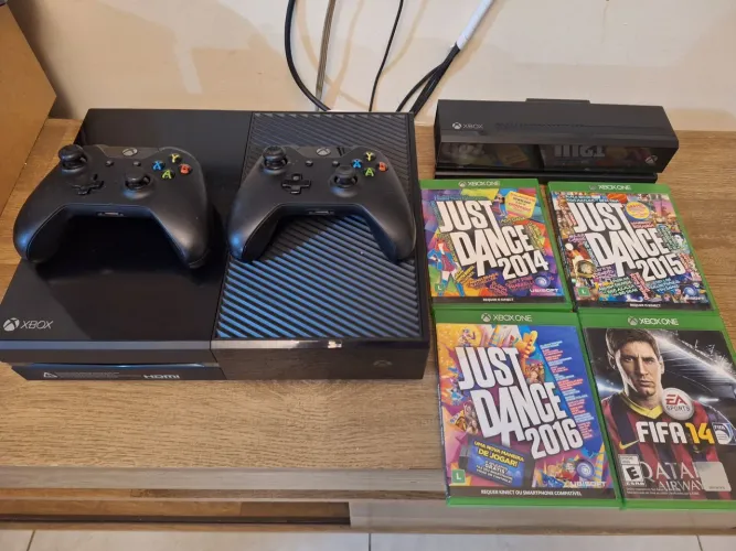 Xbox One + 2 Controles + Kinect + 5 Jogos mídia Física + 12 jogos digitais