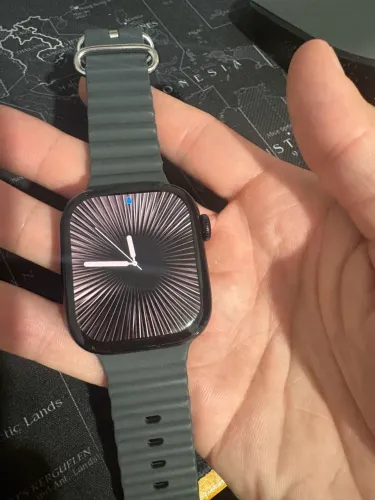 Apple Watch Series 11 GPS - Caixa preta brilhante de alumínio - 42 mm
