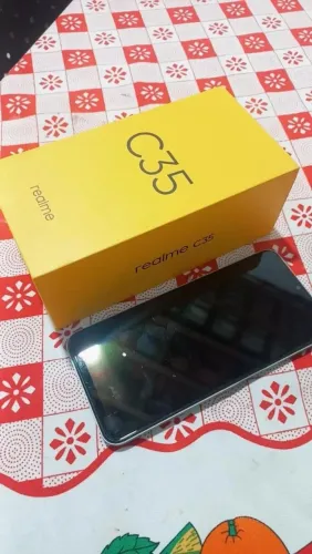 Realme C35