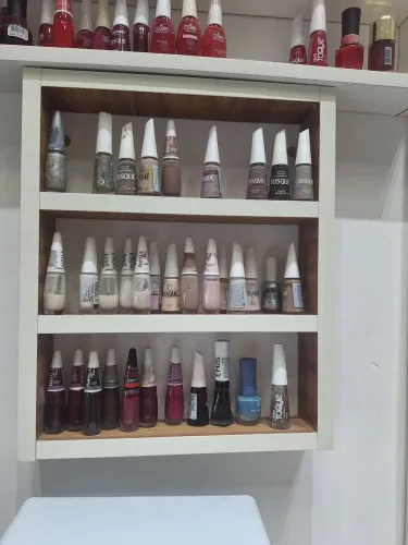 Prateleira com esmaltes - PRA VENDER LOGO