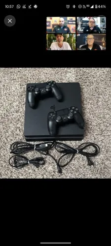 PS4 Slim 500GB + 2 Controles + Jogos