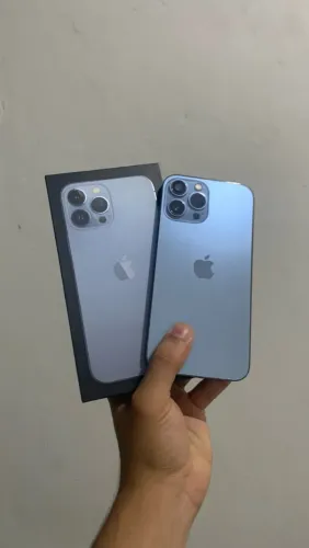iPhone 13 Pro Max na caixa