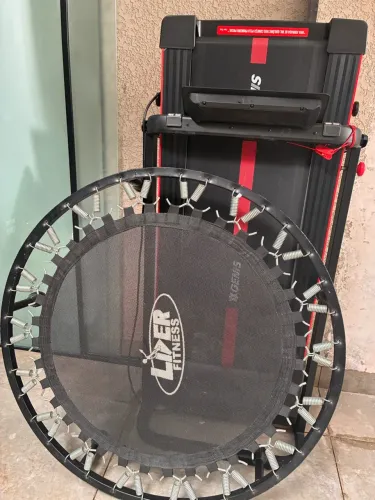 [KIT FITNESS] Esteira Ergométrica Dobrável Genis + Trampolim/Jump Lider Fitness