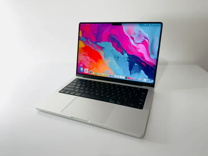 MacBook PRO 2023 chip M3 Pro-18GB RAM