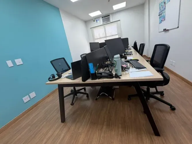 Mesa de Escritório - Com 8 posições de trabalho