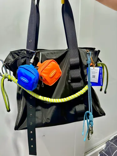 Bolsa tote em poliamida - Preto | Alexandre Pavão + Pool Riachuelo