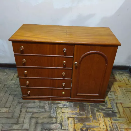 Cômoda com 5 gavetas