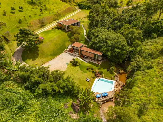 Imóvel para venda possui 22841 metros quadrados com 7 quartos em Pedro do Rio - Petrópolis
