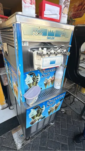 Alugo máquinas de sorvete 