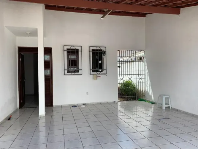JB CASA EM NEÓPOLIS COM 3 QUARTOS SENDO 1 SUÍTE MEDINDO 114m².