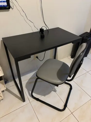 Vendo escrivaninha + cadeira 