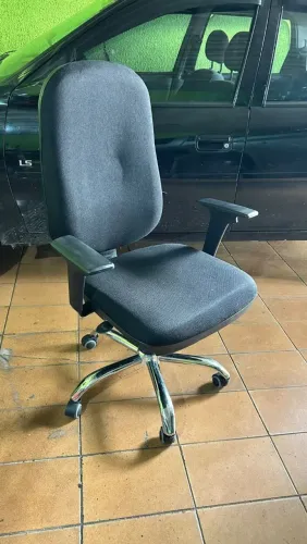 Vendemos cadeira de escritório giratória reformadas