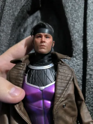 Gambit Lançamento Premier Toys 1/6 igual Hot Toys Deadpool e Wolverine