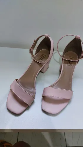 Sandália Rosa bebê 37<br>Renata D'Maria R$ 35,00