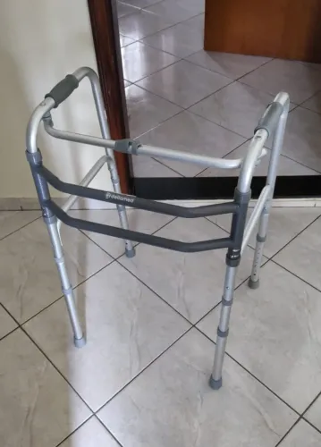 Andador alumínio novo vendo (favor ler anúncio)