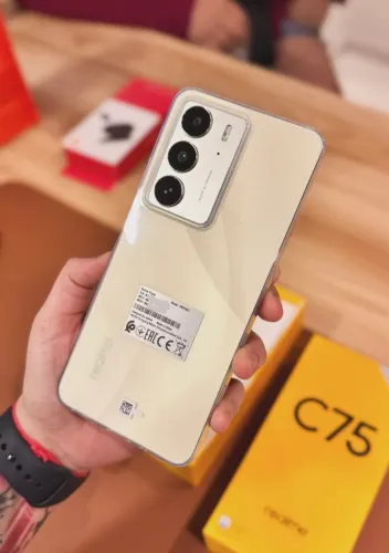 Smartphone - Realme C75 - Dourado - 256/8 - Resistente a Água e poeira 