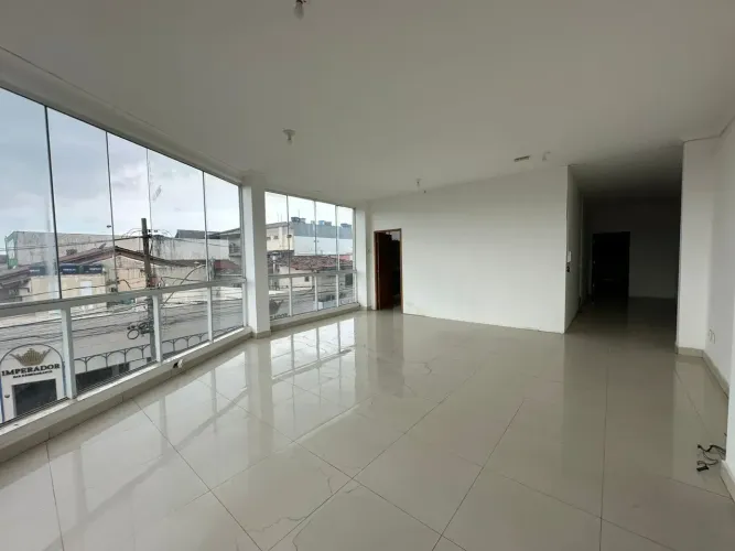 Sala de 240m² para locação em Laranjeiras