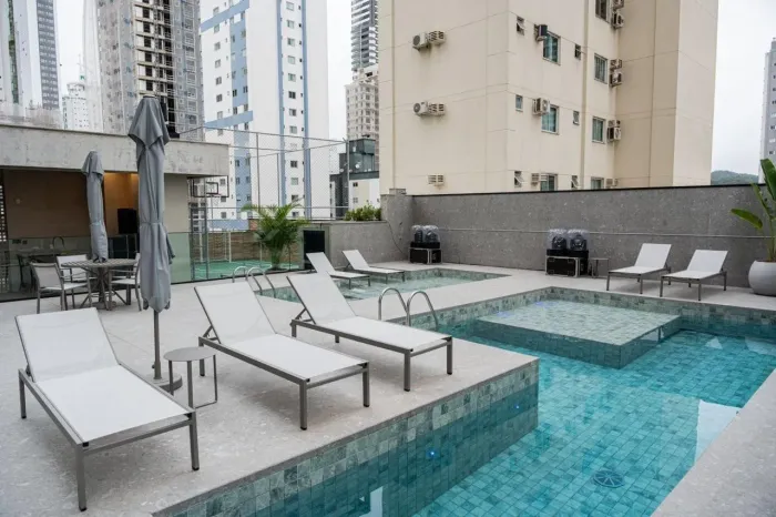 Apartamento para Venda em Balneário Camboriú, Centro, 4 dormitórios, 4 suítes, 5 banheiros
