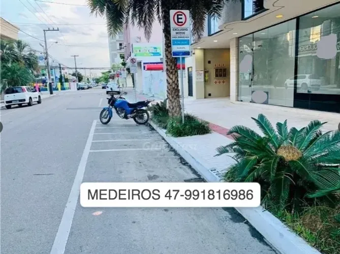OPORTUNIDADE À 50 METROS DE 3a AV. SALA TÉRREA 107M2 PRIV 1 VG PRIV. E JÁ ESTÁ RENDENDO