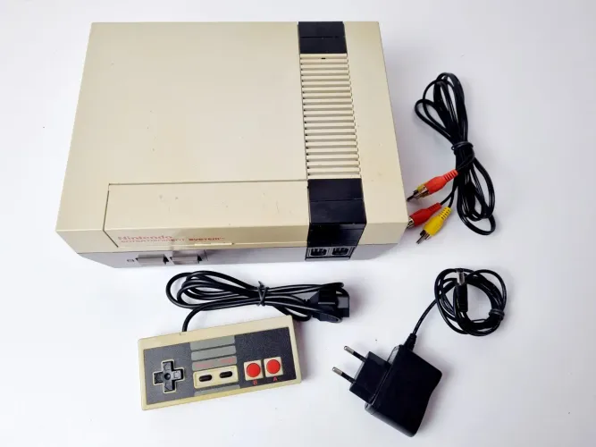 J148- CONSOLE NINTENDINHO (sem caixa)