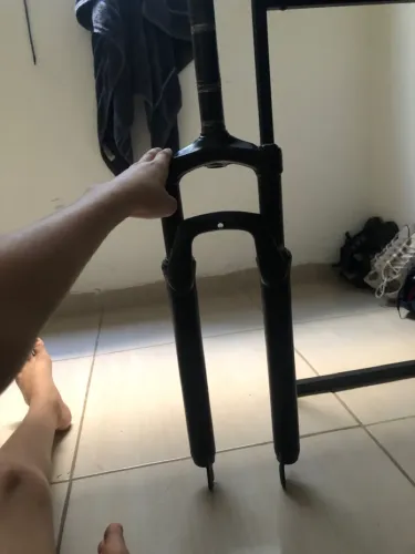 Vende se! Suspensão preta aro 29