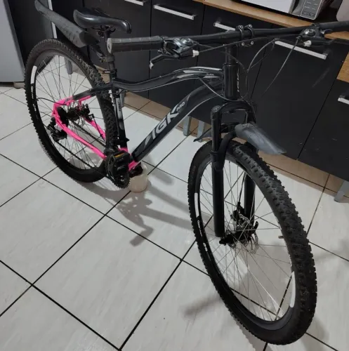 Bicicleta feminina IGK MTB alumínio aro 29 quadro 17 bem conservada. Promoção bike RS680