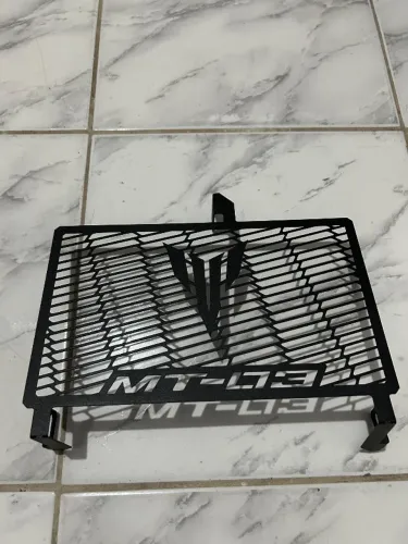 Tela de proteção do radiador MT03