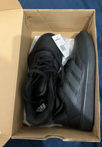 Sapato masculino Adidas Usado apenas uma vez em perfeito estado 
