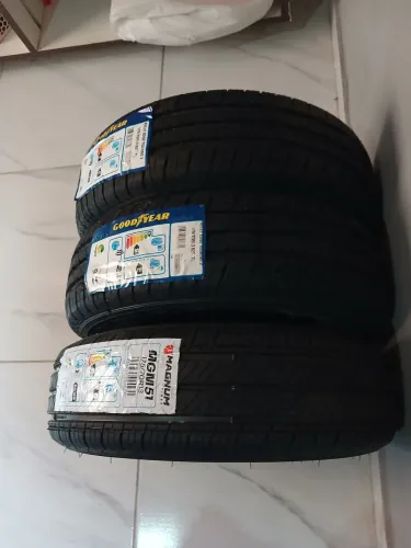Pneus aro 13<br>3 Pneus novos<br>são 2 Goodyear e 1 magnu tires