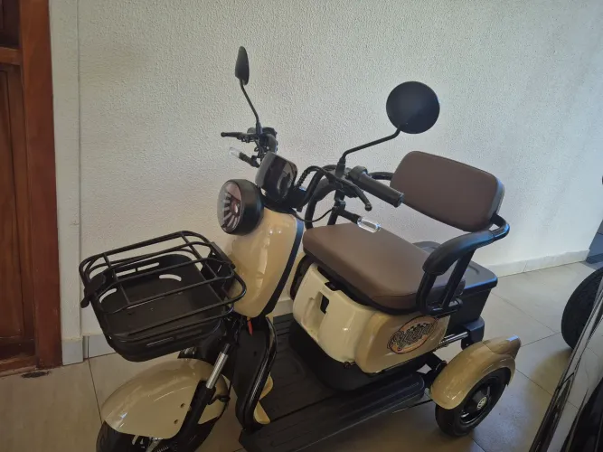 Vendo moto/ triciclo elétrico