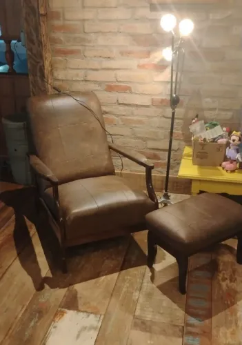 Poltrona com banqueta em madeira nobre maciça Casa Gelli - Brasil, C.1960 