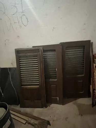 Vendo porta e janelas de madeira 