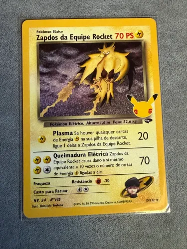 Carta Pokémon Zapdos da Equipe Rocket - Celebrações 15/132 NM