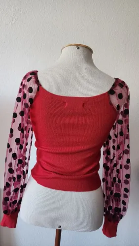 Blusa com mangas transparente