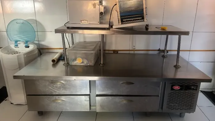 BALCÃO E GAVETEIRO REFRIGERADO INDUSTRIAL COZIL