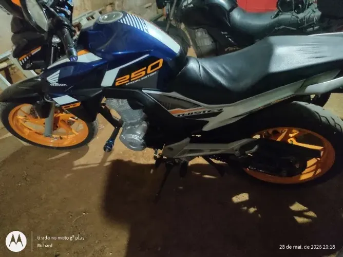 Vendo ou troco cb Twister azul série special Honda